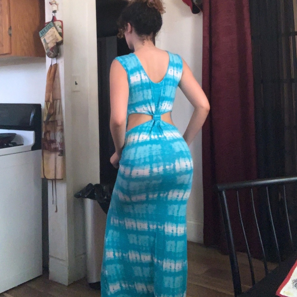 SOLD - ‼️ CUT-OUT WAIST MAXI DRESS ‼️ - Picture 2 of 5